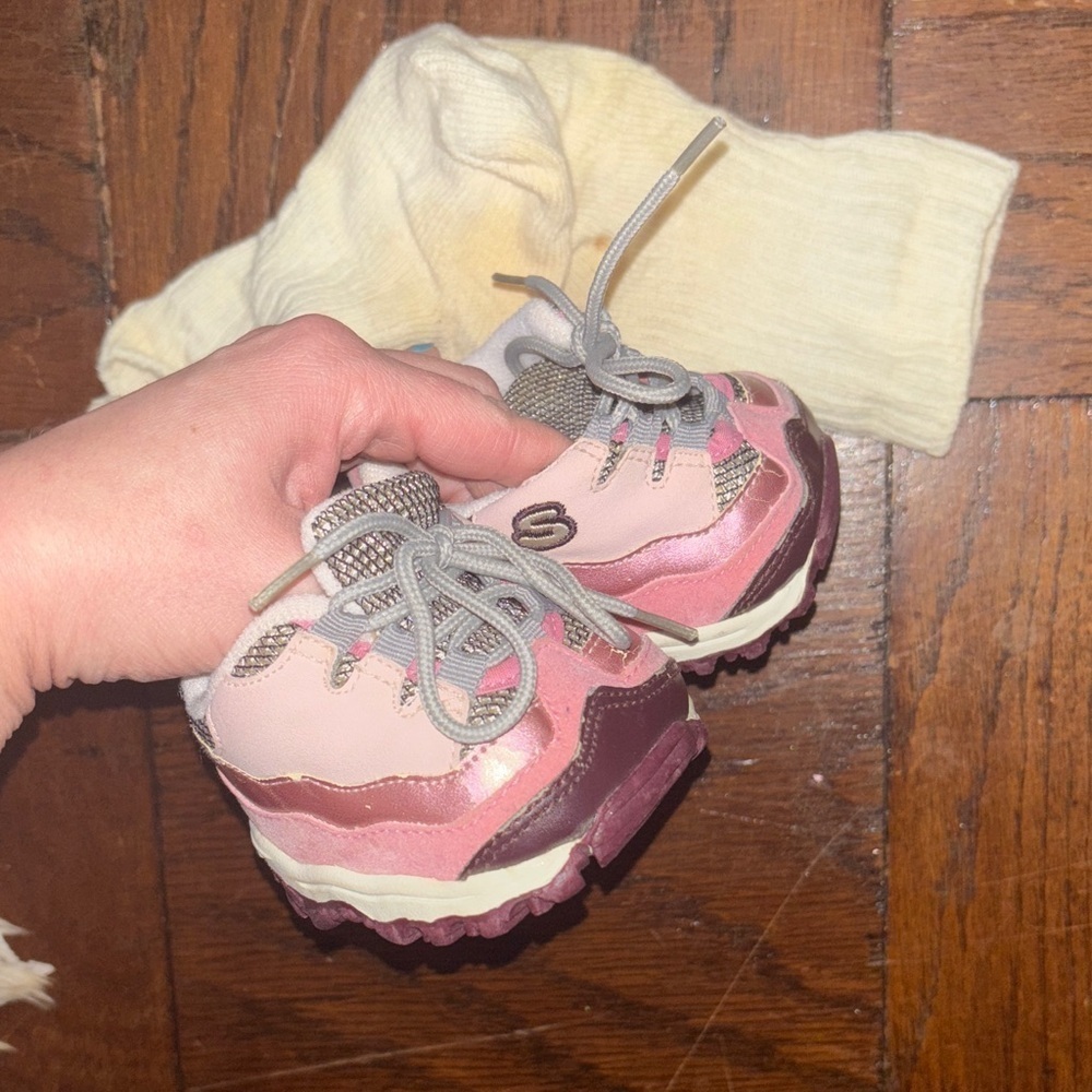 Vintage build a bear Skechers Pink and Gray build a bear Sneakers and socks - Picture 5 of 7